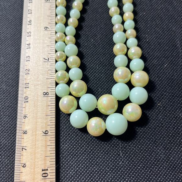 Vintage Mint Green & Pearly Green Double Strand Bead Necklace 1930's 18 inches - Picture 3 of 4